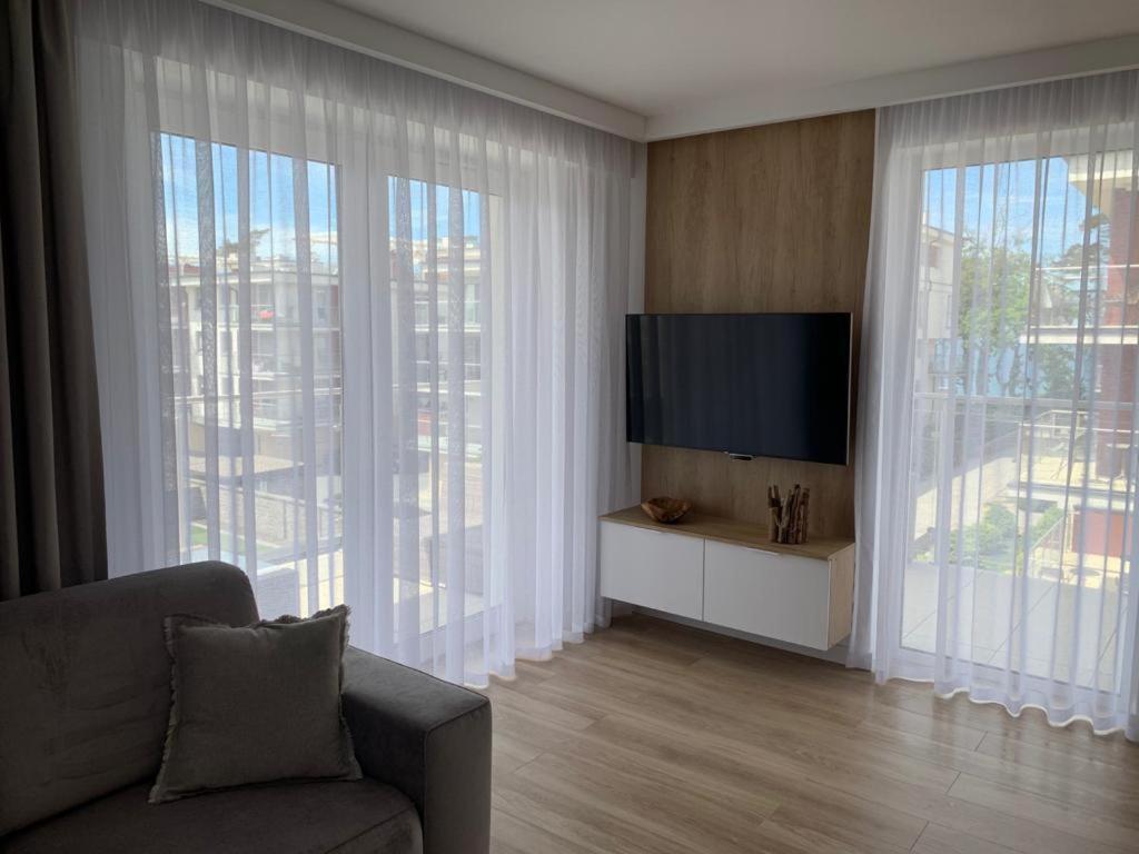 Apartament Nadmorski Z Basenem Klifowa Rewal Exterior foto
