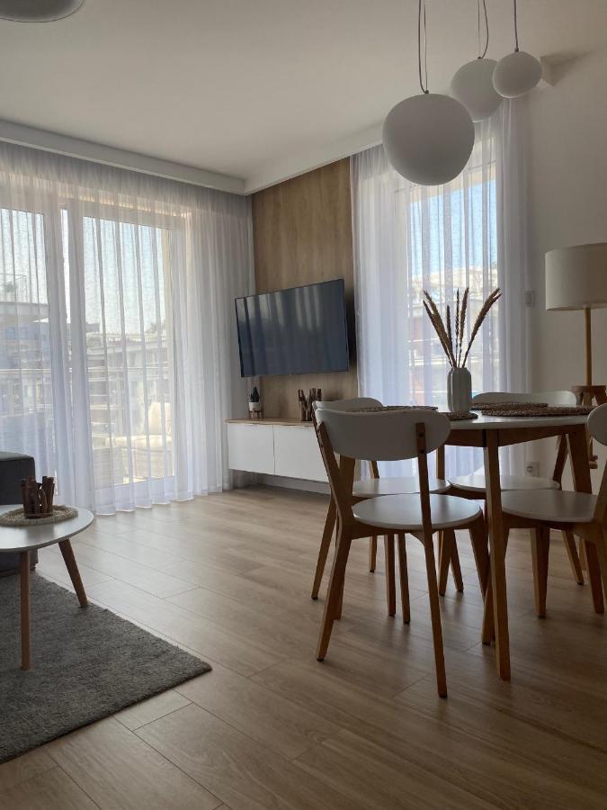 Apartament Nadmorski Z Basenem Klifowa Rewal Exterior foto