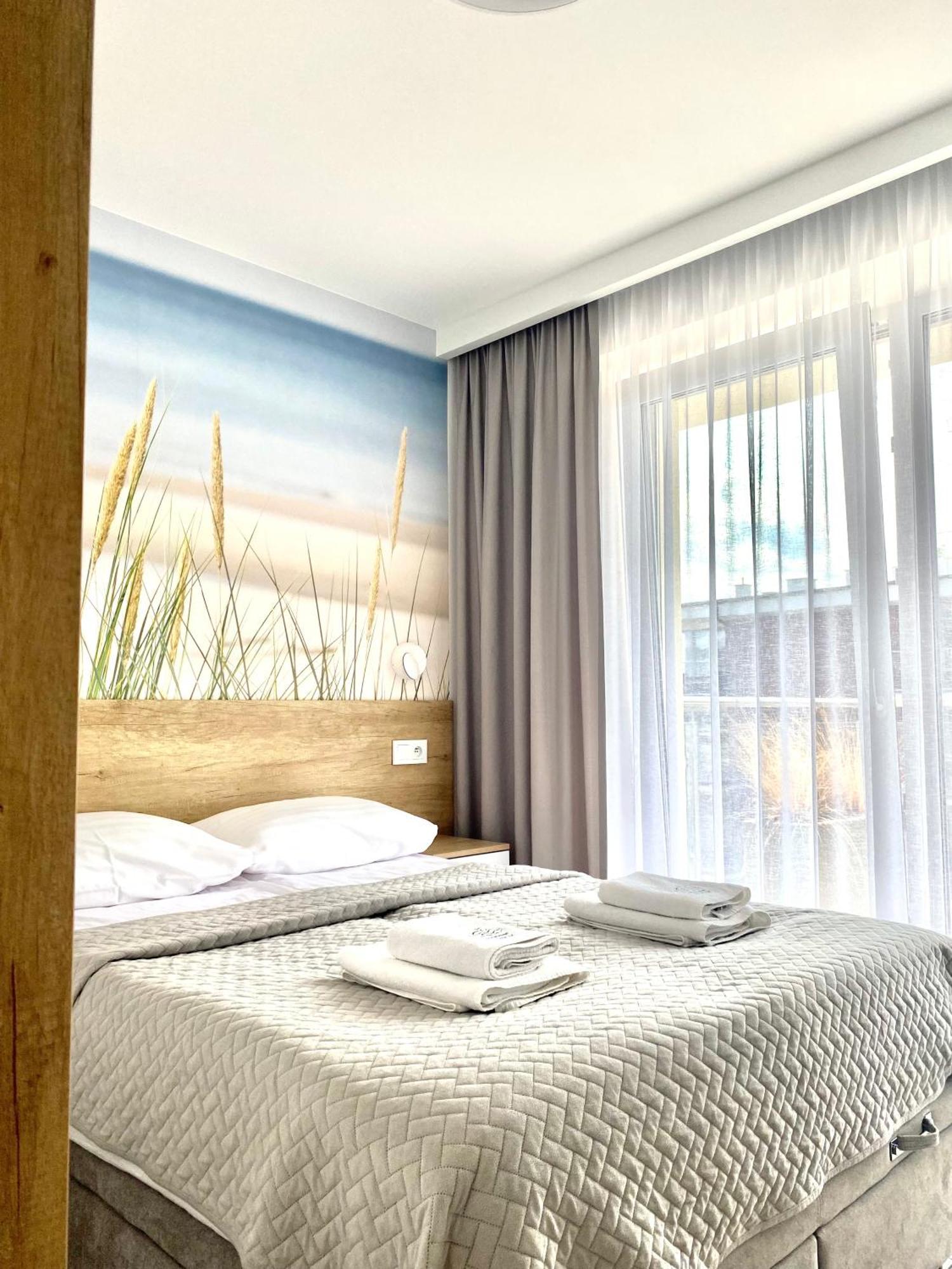 Apartament Nadmorski Z Basenem Klifowa Rewal Exterior foto