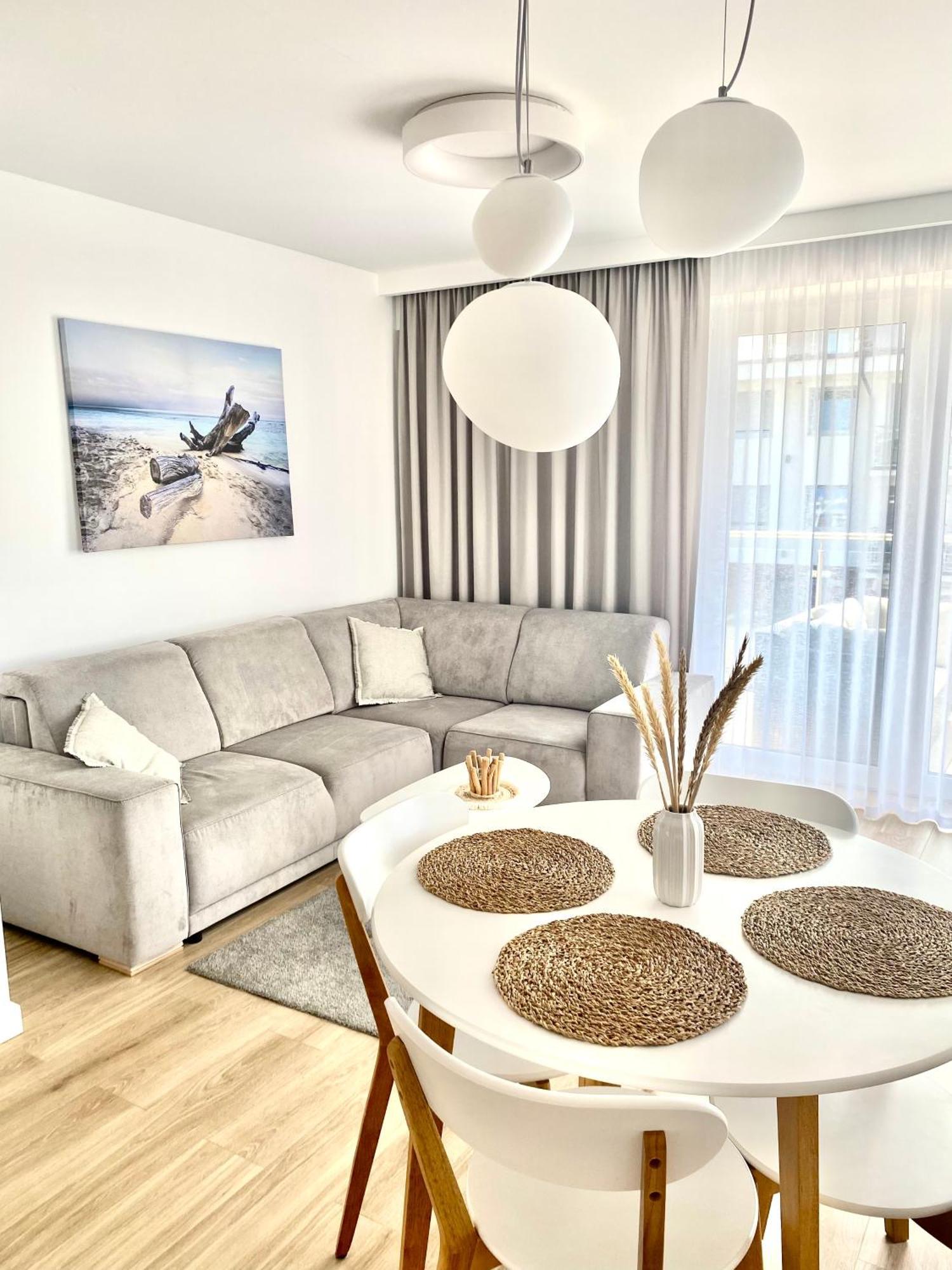 Apartament Nadmorski Z Basenem Klifowa Rewal Exterior foto